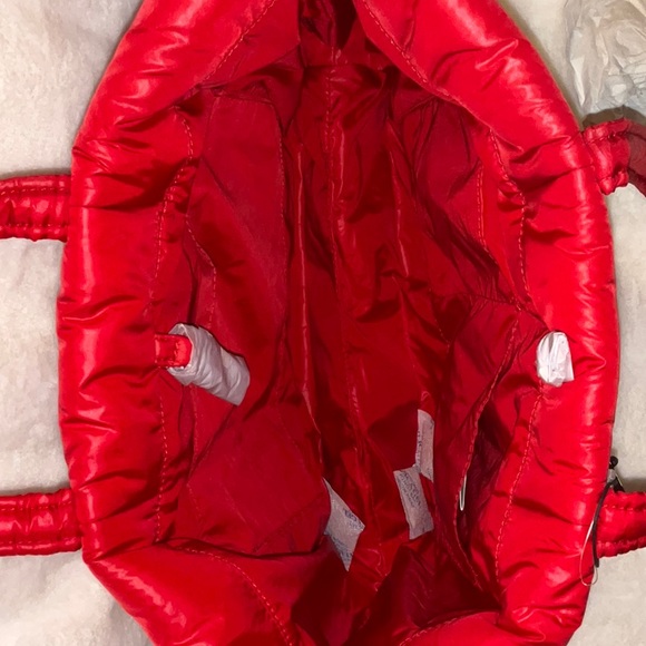 Make: Michael Kors Brand New puffy, large tote, red - Picture 3 of 8